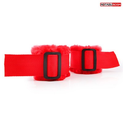 Меховые наручники, красные