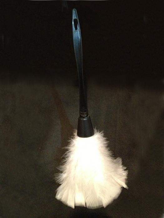 Щеточка горничной белая 35см