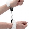 Металлические наручники с меховой обивкой Beginner's Handcuffs Furry белые