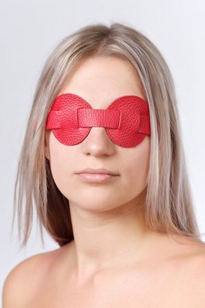 Маска на глаза кожаная красная