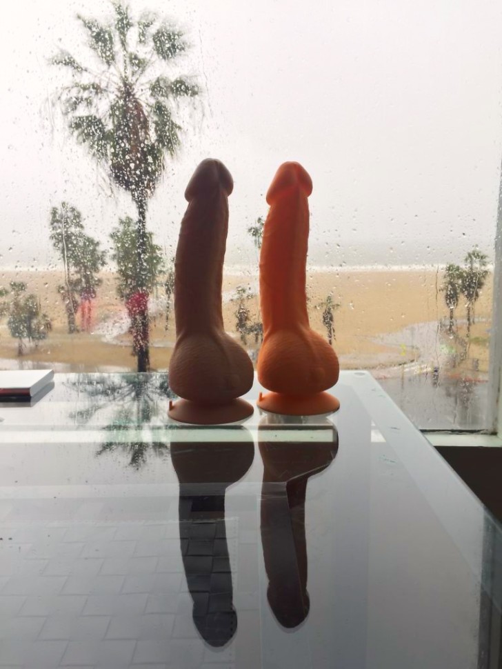 Gvibe Greal - супер-реалистичный вибратор из Bioskin, 22х3.7 см.