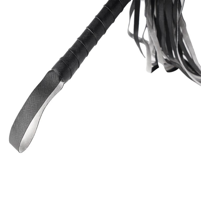 Черная плеть из искусственной кожи